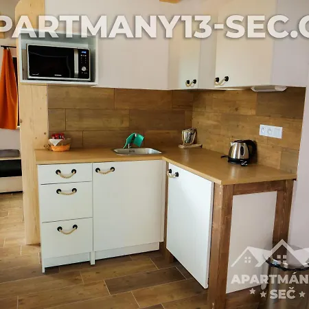 Apartmanovy Dum 13 Rodinny Lägenhet